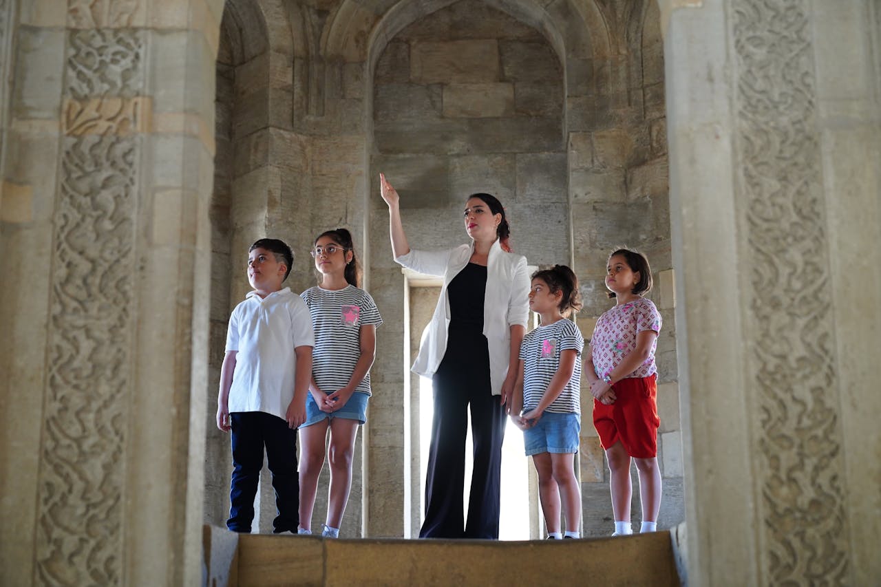 portfolio-06 teacher-guiding-children-in-historical-building-33873464